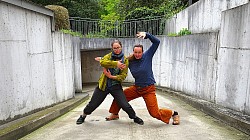 Katharina Press och Hanne Reimann dansar i &Ouml;sterg&ouml;tland med Tanzfreiraus